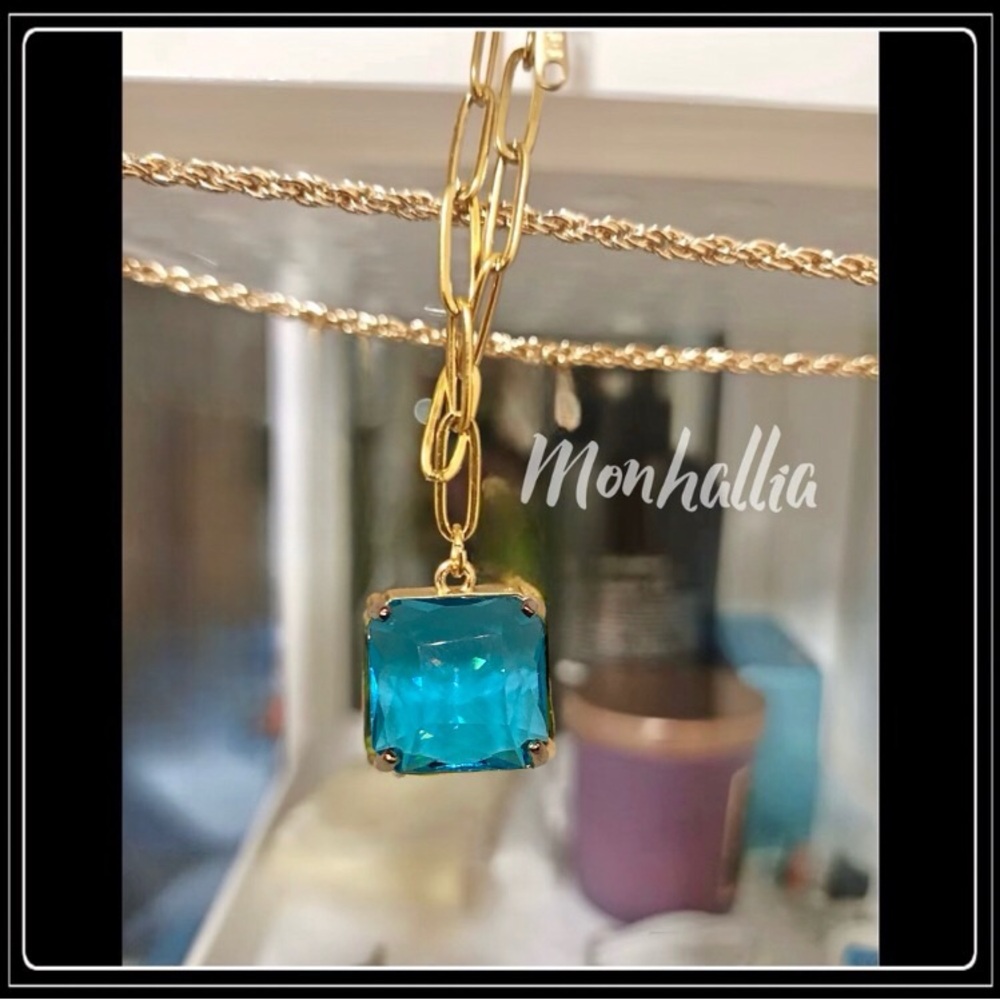 ICE CUBE TURQUOISE BLUE EMERALD CUT GOLD TRANSLUCENT PAPERCLIP LUCITE NECKLACE - Picture 3 of 5